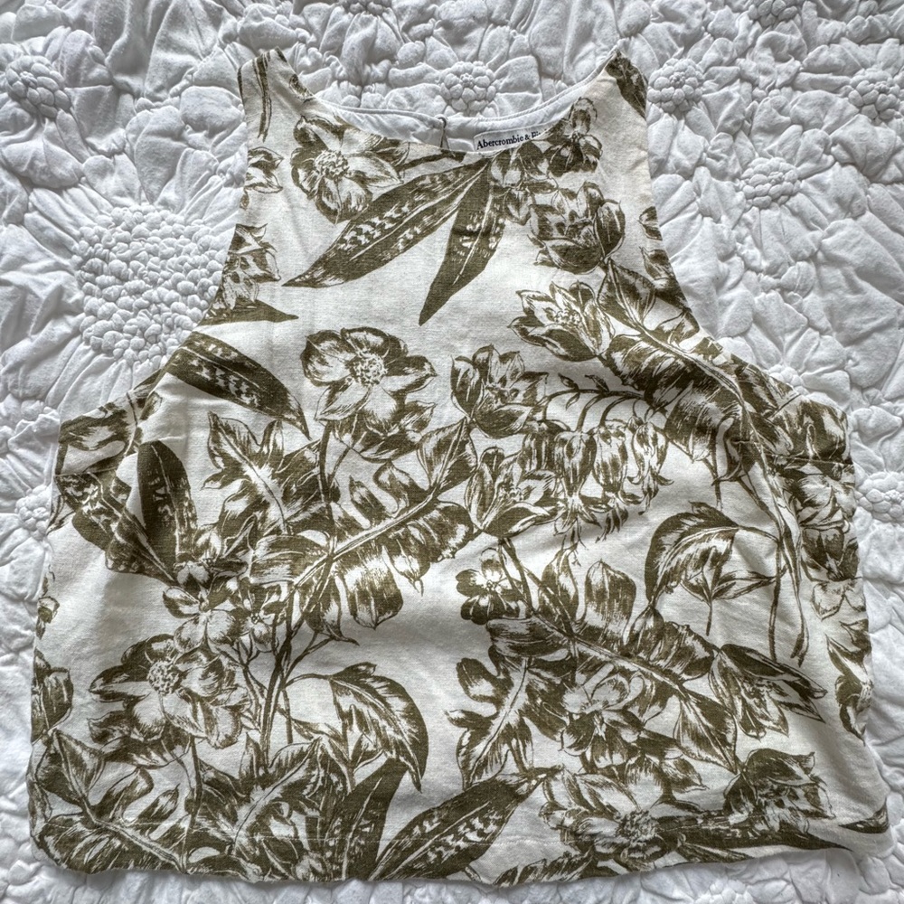 Abercrombie & Fitch Cream and Green Sleeveless Linen Blend Tank